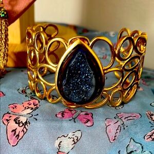 Preowned VTG - Elegant Gold-tone and Blue faux stone Cuff Bracelet